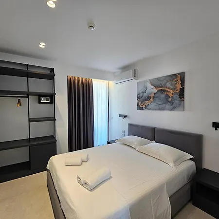 Adele Hotel
