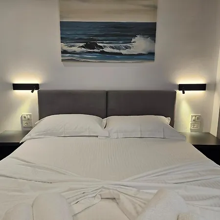 Adele Hotel