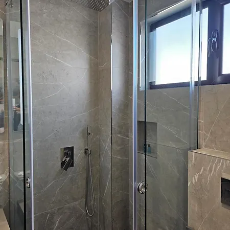 Ξενοδοχείο Adele 4*