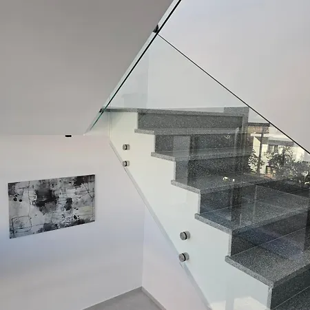 Adele Ξενοδοχείο Εξαμίλιο