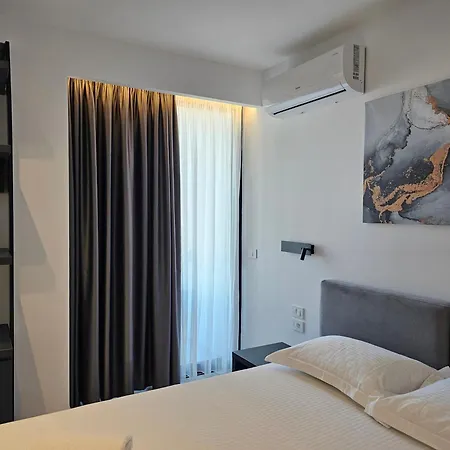 Adele 4* Εξαμίλιο