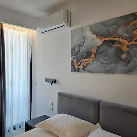 Adele 4* Εξαμίλιο