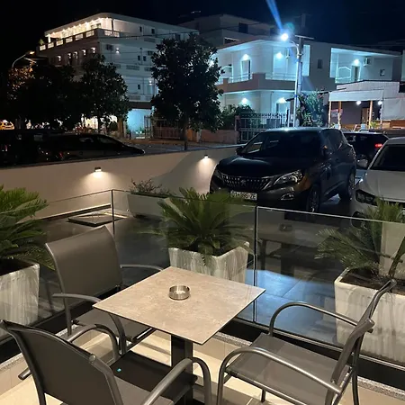 Adele Εξαμίλιο